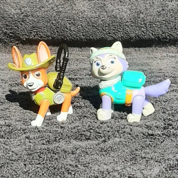 Paw Patrol Tracker and Everest Figures (2) - Picture 2 of 6